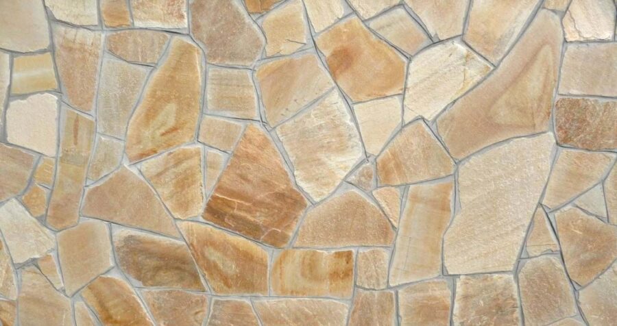 parete-e-pavimento-in-quarzite-gialla-brosiliana-brasile-prezzo-mq-costi-pietrarredo-milano-lastrame-opus-1030x545-1